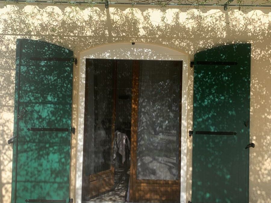 Pose de volets battants cintrés sur Istres