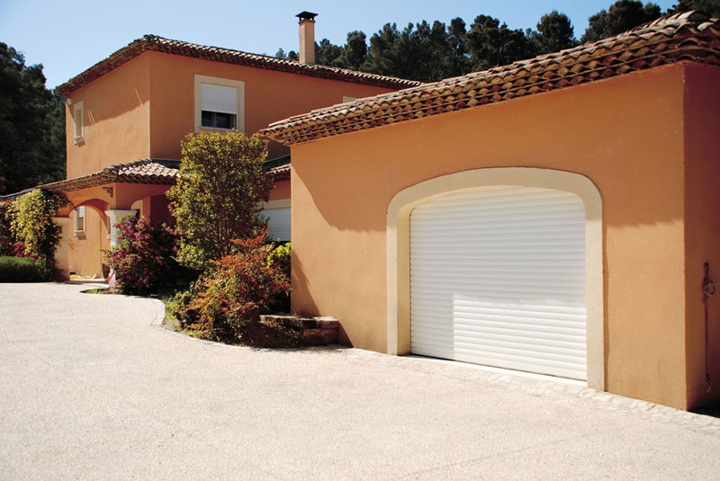 Porte de garage enroulable – Istres (Bouches-du-Rhône)