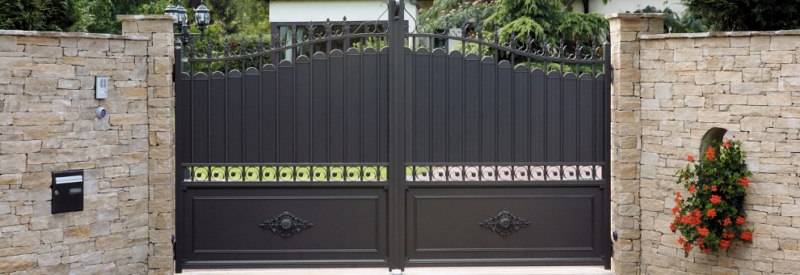 Portail en aluminium imitation fer forgé – Carry le Rouet