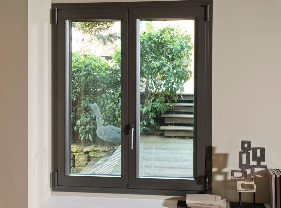 Fabrication sur mesure de fenêtre en aluminium noir : Salon de Provence (Bouches-du-Rhône – 13)